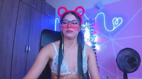 Snapshot of xallysonx_ chatting on February 7, 11:34 am XALLYSONX online show from February 7, 11:34 am