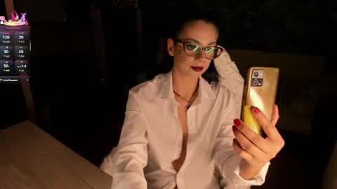 Lara online show from October 31, 9:52 pm