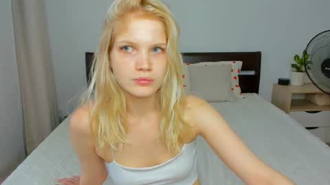 Chloe online show from July 12, 1:23 pm