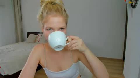 Chloe online show from July 8, 8:38 am