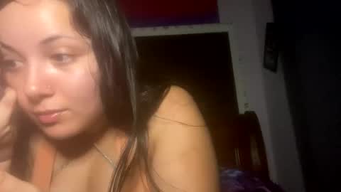 Snapshot of xocrybaby chatting on December 7, 7:49 am xocrybaby online show from December 7, 7:49 am