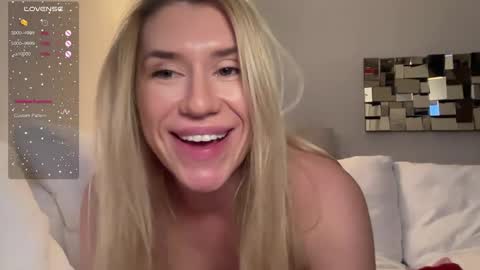 Snapshot of xoxoxjenn chatting on March 10, 12:29 am jenn online show from March 10, 12:29 am