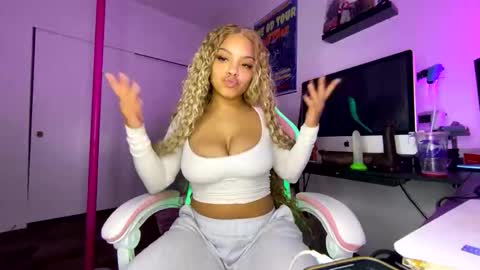 xStarGazingx online show from November 16, 9:43 am