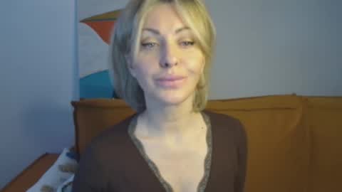 xvaleriax0 online show from March 10, 7:45 am