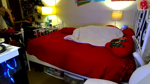 Strawberry Jane online show from December 22, 3:31 am