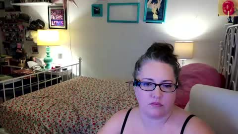 Strawberry Jane online show from May 5, 3:42 am