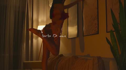 Molly online show from November 17, 1:01 pm