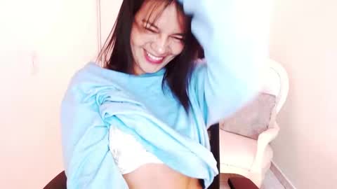 Snapshot of xxxsweetandhornyxxx chatting on October 3, 2:44 pm dolcesasha online show from October 3, 2:44 pm