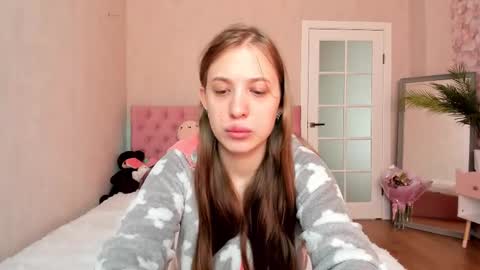 Snapshot of y0ung_lina18 chatting on September 17, 9:07 am Lina online show from September 17, 9:07 am