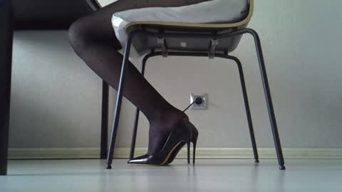 Dina online show from April 25, 3:31 am