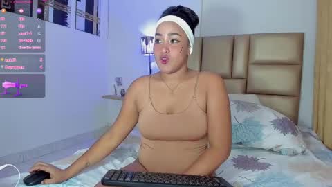 Snapshot of yamirawalker chatting on September 27, 9:55 pm Naomi online show from September 27, 9:55 pm