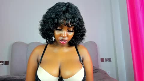 yazmin_rochae online show from June 6, 8:09 am