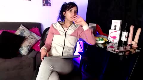 Yeimy  online show from January 30, 12:18 am