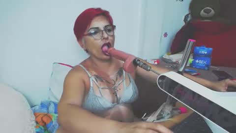 Snapshot of yeny_sex chatting on October 1, 5:12 am yeny_sex online show from October 1, 5:12 am