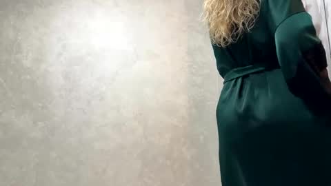 Snapshot of yes_mommy_zlata chatting on October 10, 4:56 pm Zlata online show from October 10, 4:56 pm