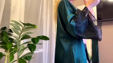 Snapshot of yes_mommy_zlata chatting on September 30, 7:19 pm Zlata online show from September 30, 7:19 pm