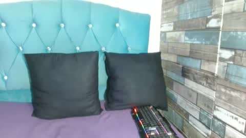 yesamin_stone18 online show from December 17, 12:20 pm