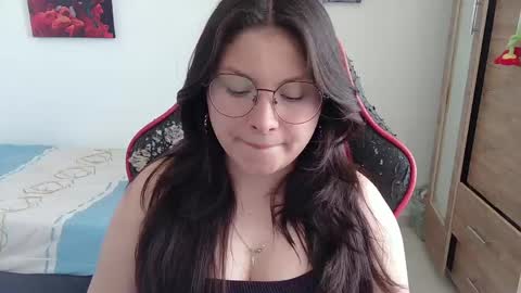 yessica_gomez01 online show from May 6, 8:46 pm