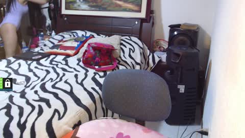 Snapshot of yeyefashon210 chatting on December 2, 9:37 pm Andrea online show from December 2, 9:37 pm