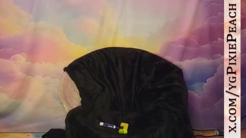 pixiepeech online show from March 12, 4:04 am