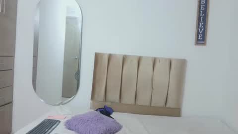 yizz_laan online show from March 6, 3:56 am