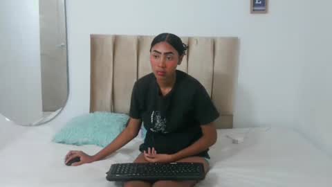 yizz_laan online show from March 11, 12:26 am