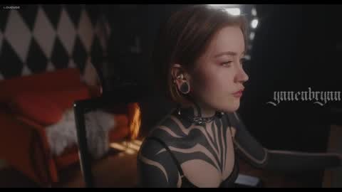 ynnenbrynn online show from April 30, 5:12 am