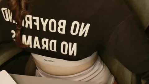 yoka_paradoxxx online show from December 3, 5:54 am