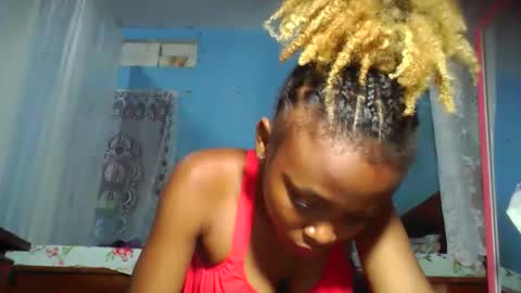 Snapshot of yolandrina90 chatting on October 7, 7:07 pm yolandrina90 online show from October 7, 7:07 pm