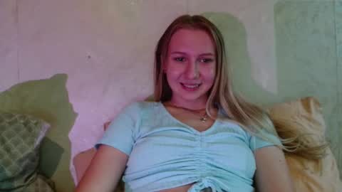Snapshot of you_cant_forget chatting on September 16, 3:42 pm you_cant_forget online show from September 16, 3:42 pm