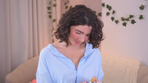 Snapshot of you_fell_in_love chatting on December 7, 7:05 am Elizabeth brunette -- Darline blonde online show from December 7, 7:05 am