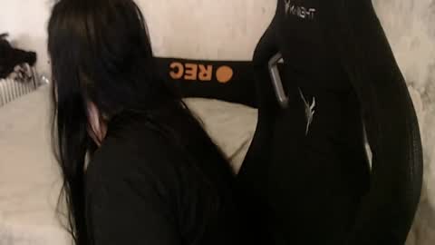 your_8a8y online show from April 25, 1:41 pm