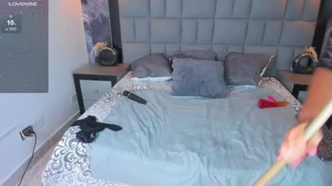 your_lady_milf online show from April 26, 6:16 pm