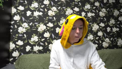 Snapshot of your_little_flexible_girl chatting on February 7, 9:15 pm Meri online show from February 7, 9:15 pm
