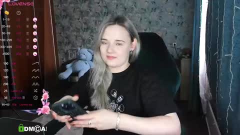 Snapshot of your_small_bunny chatting on March 11, 7:03 am Molly online show from March 11, 7:03 am