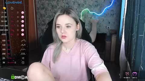 Snapshot of your_small_bunny chatting on February 27, 5:45 am Molly online show from February 27, 5:45 am