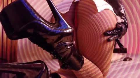 Selena online show from October 19, 9:00 am