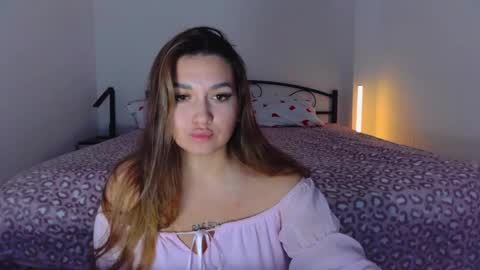 Snapshot of youremily_xx chatting on October 12, 9:50 pm Emily online show from October 12, 9:50 pm