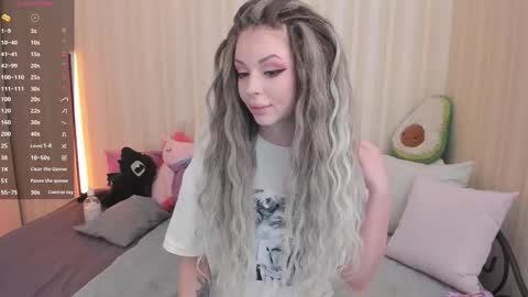 Mary online show from February 14, 9:03 am