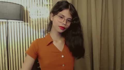 Vivian online show from October 26, 12:00 pm