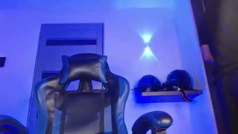 yourfavorite_bigclit online show from April 27, 9:06 am