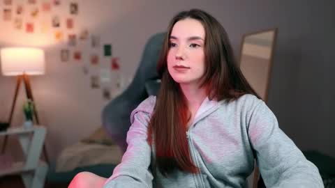 Snapshot of yourfrenchteacher chatting on October 13, 9:39 pm Chloe online show from October 13, 9:39 pm