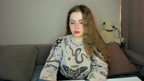 yourgem__ online show from April 8, 1:02 pm