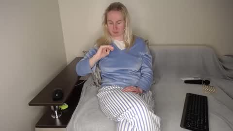 Iamyourdream online show from April 22, 9:45 pm