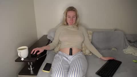 Iamyourdream online show from April 18, 9:58 pm