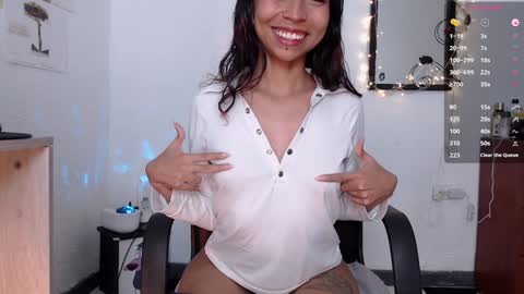 Snapshot of yourlittle_cherry chatting on January 28, 9:29 pm Cherry online show from January 28, 9:29 pm