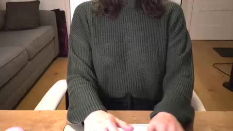 yourlittleslut243908 online show from December 3, 9:34 pm