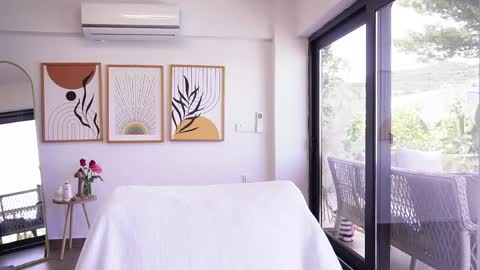 yourlittlesunrise_ online show from June 5, 7:58 am