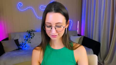 Snapshot of yourlovelystoryy chatting on October 1, 7:52 pm Vetta online show from October 1, 7:52 pm