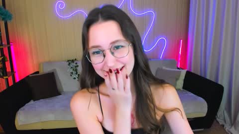 Snapshot of yourlovelystoryy chatting on October 10, 4:45 pm Vetta online show from October 10, 4:45 pm
